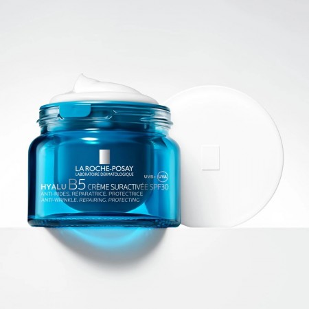 Textura rica y fundente de la crema de día Hyalu B5 SPF 30 de La Roche-Posay