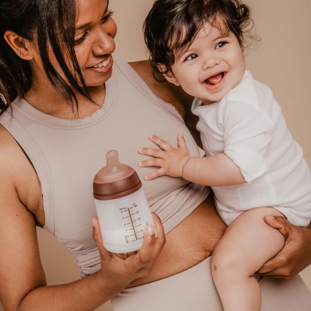 SUAVINEX BIBERON ANTICOLICO TETINA DE SILICONA FLUJO ADAPTABLE +0 MESES 180 ML COLOR LIGHT SAND