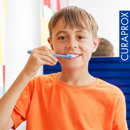 CURAPROX KIT DENTAL INFANTIL 4-12 AÑOS: CEPILLO + PASTA + INTERDENTAL COLORES