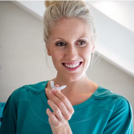 IWHITE KIT DE BLANQUEAMIENTO SUPREMO: 10 MOLDES + GRATIS PASTA DENTAL BLANQUEANTE NATURAL 75 ML