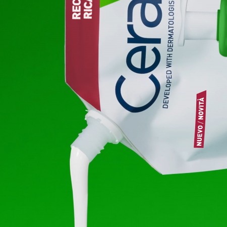 Textura en crema limpiadora hidratante CeraVe de formato recarga sostenible