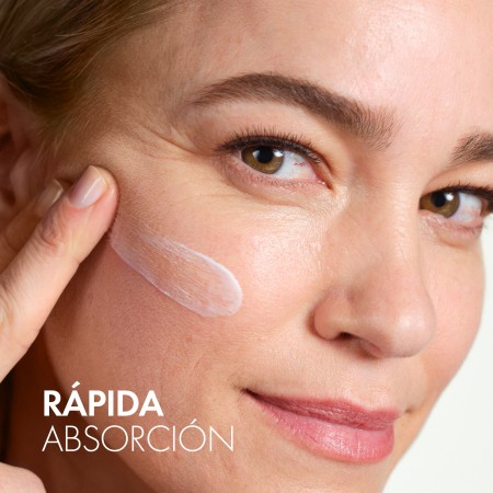 Textura cremosa de rápida absorción de la crema regeneradora de noche Vichy