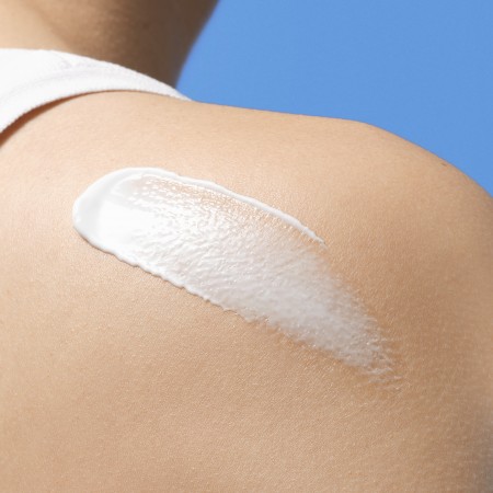 Textura en gel ultraligera y refrescante de La Roche-Posay Posthelios Aftersun Hydra Gel