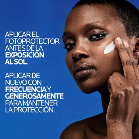 Modo de aplicación de la leche solar hidratante de muy alta protección La Roche-Posay Anthelios